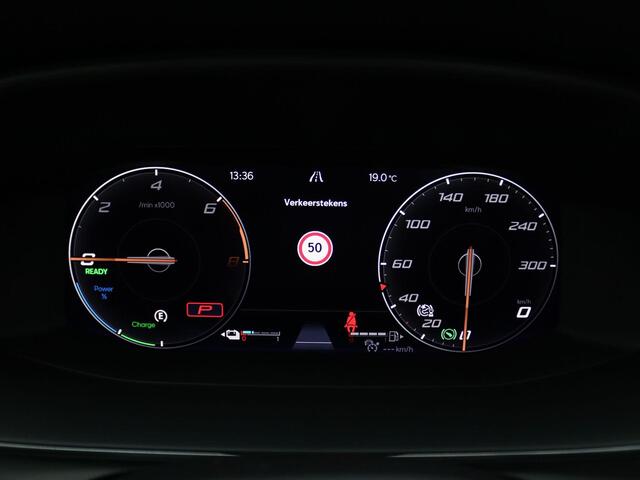 Cupra Formentor 1.4 e-Hybrid VZ Performance 245PK DSG Pano-Schuifdak, Adaptieve Cruise Controle, Volleder, Stoel-Stuurverwarming, Achteruitrijcamera, Side Assist, Keyless, Trekhaak, 19" LM Velgen