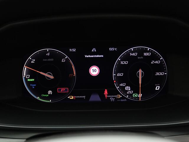 Cupra Formentor 1.4 e-Hybrid VZ Performance 245PK DSG Pano-Schuifdak, Supersportstuur, 360gr. Camera, Keyless, Memorystoel, Virtual Pedal, Stoel-Stuurverwarming, Side Assist, 19" LM Velgen
