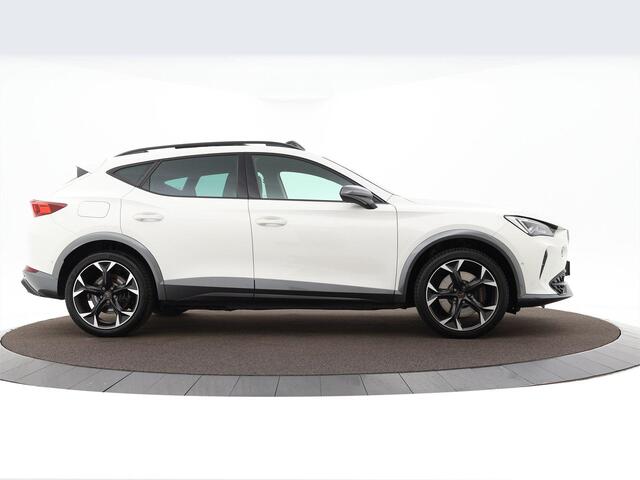 Cupra Formentor 1.4 245pk DSG e-Hybrid VZ · Camera · Panoramadak · Elek. Bestuurderstoel · ACC · Side Assist · Parkeerassistent · 19''Velgen ·
