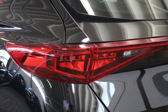 Cupra Formentor 1.4 TSI e-Hybrid Essential | Incl. 12 maanden garantie | Stoel/stuur verwarming | Elektrische trekhaak | Adaptieve cruise control | Climate control | Apple carplay/Android auto | Parkeercamera |