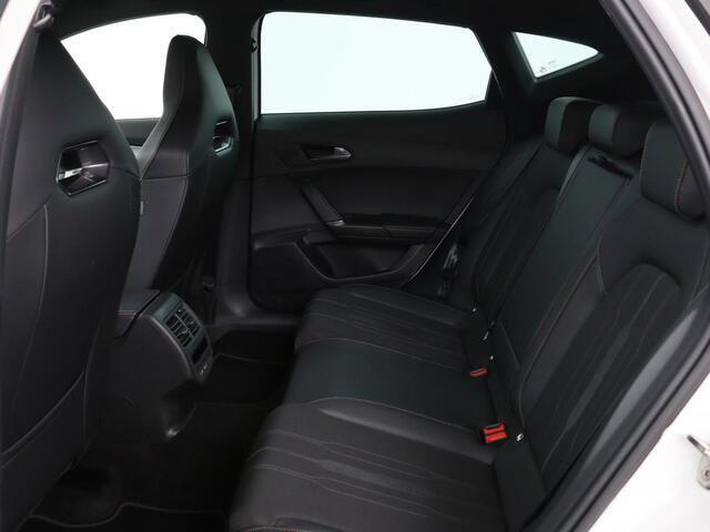 Cupra Formentor 1.4 e-Hybrid VZ | 245pk | Camera | Adaptive cruise | Stuurverwarming | Sfeerverlichting | Navigatie | Keyless | Full LED | PHEV