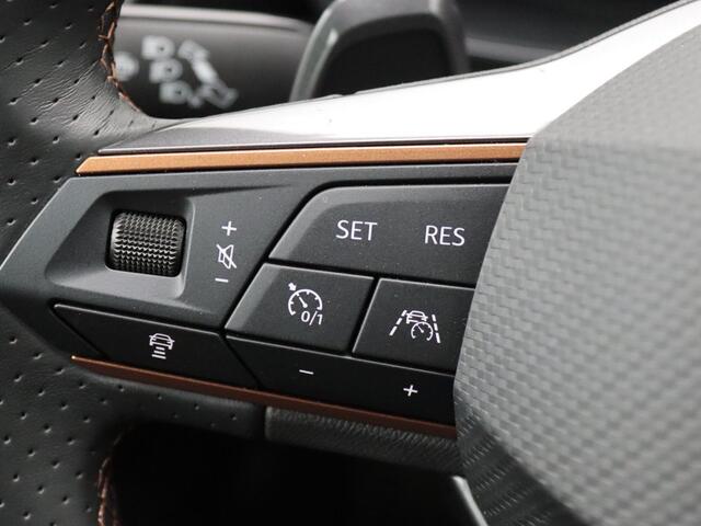 Cupra Formentor 1.4 e-Hybrid Performance 204PK DSG Pano-Schuifdak, Achteruitrijcamera, Adaptieve Cruise Controle, Elektr. Achterklep, Memorystoel, Keyless, 18" LM Velgen