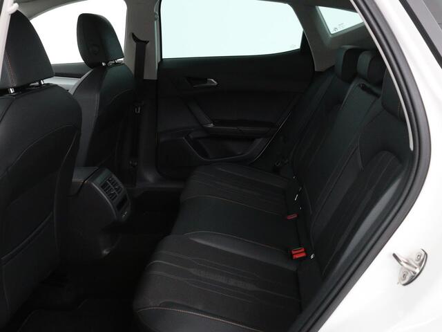 Cupra Formentor 1.4 e-Hybrid | Adaptive cruise | Stuurverwarming | Full LED | Sportstoelen | Keyless | Climate control | Parkeerhulp | DAB | Sfeerverlichting | PHEV