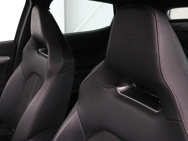 Cupra Formentor 1.4 e-Hybrid VZ | 245pk | Trekhaak | Stoel & stuurverwarming | Camera | Adaptive cruise | Sfeerverlichting | Keyless | Full LED | PHEV