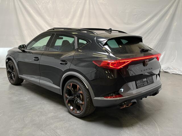 Cupra Formentor 1.4 e-Hybrid VZ Black Edition / AUTOMAAT/ PANO/ 245 PK/ ELEKTR. TREKHAAK/ LEDER/ ELEKTR. STOEL/ 19" LMV/ FULL LINK/ ADAPT. CRUISE/ DIGITAL DASH/ PARK. SENSOREN + 360 CAMERA/ RIJ-MODI/ STOEL-STUUR VERWARM./ NAVI/ MATRIX/ D