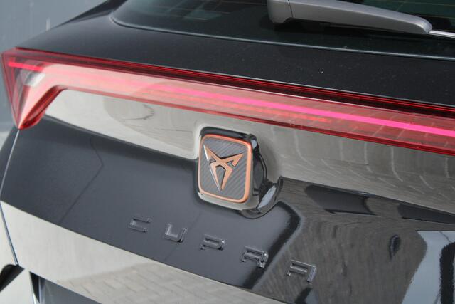 Cupra Formentor 1.4 e-Hybrid VZ Performance - ACC - Kuipstoelen - Navi - Winterpakket - Camera - Matrix LED - Rijklaar