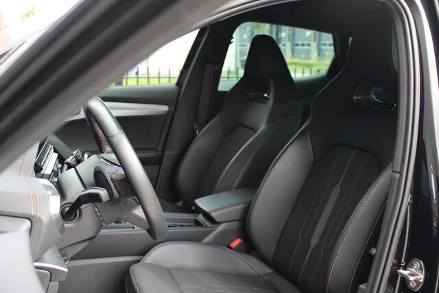 Cupra Formentor 1.4 e-Hybrid VZ Performance - ACC - Kuipstoelen - Navi - Winterpakket - Camera - Matrix LED - Rijklaar