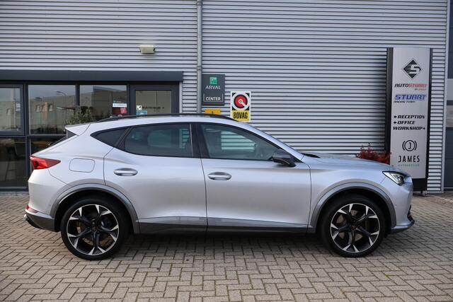 Cupra Formentor 1.4 VZ Black Edition 2e Eigenaar | Dealer Onderh | BTW | Trekhaak | 360'Cam | Cupra Knop | Sfeer | 2 Laadkabels | Memory | Elek Stoel+Klep | Carplay | Full Led | Navi | PDC | Ad Cruise