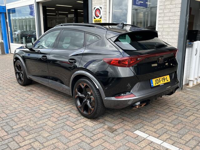 Cupra Formentor 1.4 e-Hybrid VZ Black Edition / AUTOMAAT/ PANO/ 245 PK/ ELEKTR. TREKHAAK/ LEDER/ ELEKTR. STOEL/ 19" LMV/ FULL LINK/ ADAPT. CRUISE/ DIGITAL DASH/ PARK. SENSOREN + 360 CAMERA/ RIJ-MODI/ STOEL-STUUR VERWARM./ NAVI/ MATRIX
