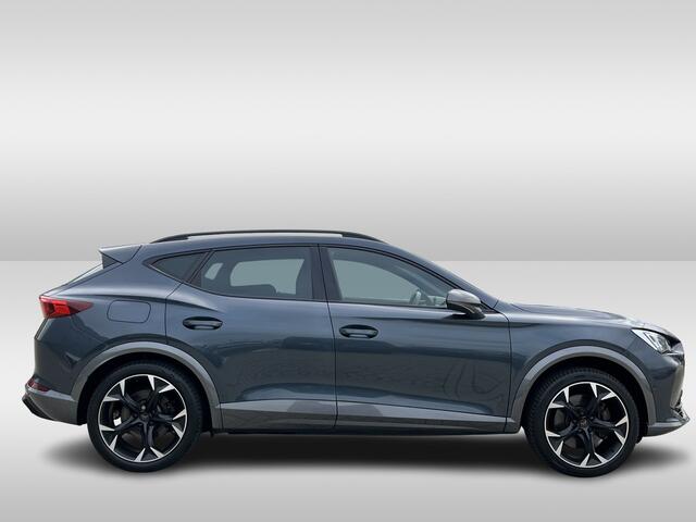Cupra Formentor 1.4 e-Hybrid VZ Performance / Supersport Stuur / Navigatie / Parkeersensoren V+A / Camera / Lichtmetalen velgen 19 inch / Stoelverwarming / **