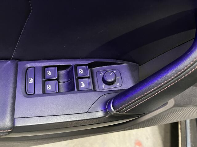 Cupra Formentor 1.4 e-Hybrid VZ Black Edition / AUTOMAAT/ PANO/ LEER/ ELEKTR. STOELEN/ FULL LINK/ PARK. SENSOREN + CAMERA/ STOEL-STUUR VERWARM./ NAVI/ DIGITAL DASH/ RIJ-MODI/ CLIMA