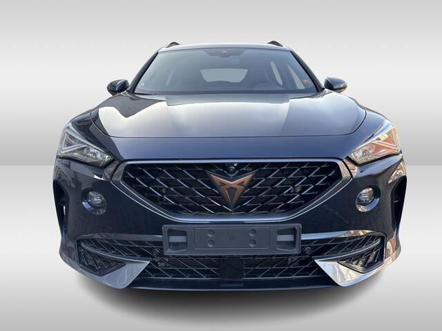 Cupra Formentor 1.4 e-Hybrid 245pk Performance DSG Automaat Panoramadak / Navigatie / 360 Camera / Virtual Cockpit / Trekhaak / Parkeersensoren achter & voor en automatische inparkeerhulp