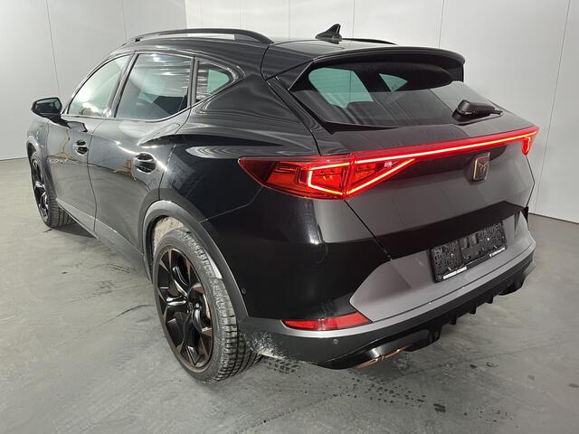 Cupra Formentor 1.4 e-Hybrid VZ Performance / AUTOMAAT/ PANO/ 245PK/ ELEK.KLEP/ STUUR+STOELVERWARM./ PARK.SENSOR.V+A/ CAMERA/ ACC/ DODEHOEK/ FULL LINK/ KEYLESS/ DIGITAL DASH/ NAVI/ DAB/ CLIMA/ RIJ-MODI/ ISOFIX/ 19'' LMV