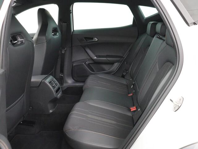 Cupra Formentor 1.4 e-Hybrid VZ | 245pk | Adaptive cruise Panoramdak | Virtual Cockpit | PHEV | Camera | Sportstoelen | Carplay | Matrix LED | Stuurwielverwarming