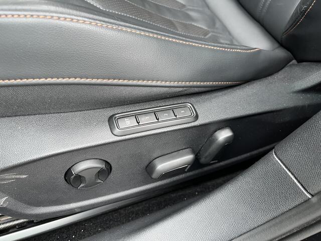 Cupra Formentor 1.4 e-Hybrid VZ Black Edition / AUTOMAAT/ 245 PK/ PANO/ TREKHAAK/ LEER/ ELEK.KLEP/ STUUR+STOELVERWARM./ PARK.SENSOR.V+A/ 360 CAMERA/ ACC/ KEYLESS/ DODEHOEK/ MEMORY SEAT/ FULL LINK/ NAVI/ DAB/ CLIMA/ LED/ ISOFIX/ 19'' LMV