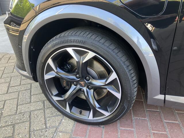 Cupra Formentor 1.4 e-Hybrid VZ Performance Memory Seat / 19 inch / Panorama dak / Supersport stuurwiel / Zwenkbare trekhaak / 360 graden camera