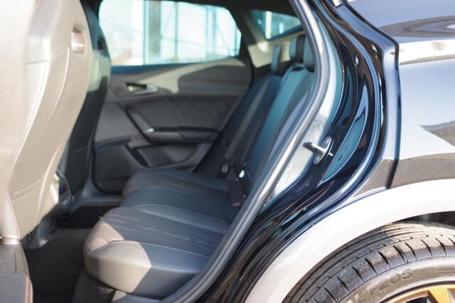 Cupra Formentor 1.4 e-Hybrid VZ 245 PK Copper Edition PHEV, Panoramadak, Camera, Carplay, Adap. Cruise Control