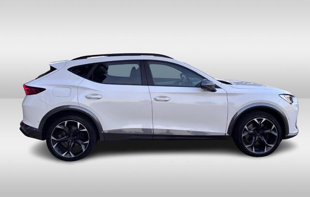 Cupra Formentor 1.4 e-Hybrid VZ Performance / Trekhaak / Panoramadak / Camera / Sfeerverlichting / 19'' / Virtual Cockpit / LED / Keyless / DAB / Stoelverwarming / DAB / ACC