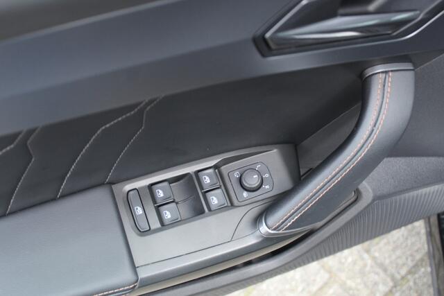 Cupra Formentor 1.4 TSI e-Hybrid Essential Stuurverwarming l Parkeren Assist l 360 Camera l Apple CarPlay/Android Auto l Adaptief Cruise control l Navigatie I