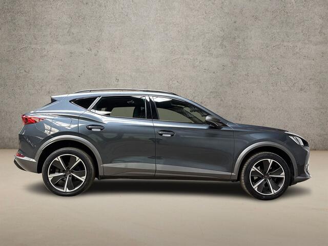 Cupra Formentor 1.5 TSI Sport 150Pk Automaat (PANORAMADAK, APPLE CARPLAY, GROOT NAVI, STUUR/STOELVERWARMING, SPORTSTOELEN, CAMERA, GETINT GLAS, TREKHAAK, NIEUWSTAAT)