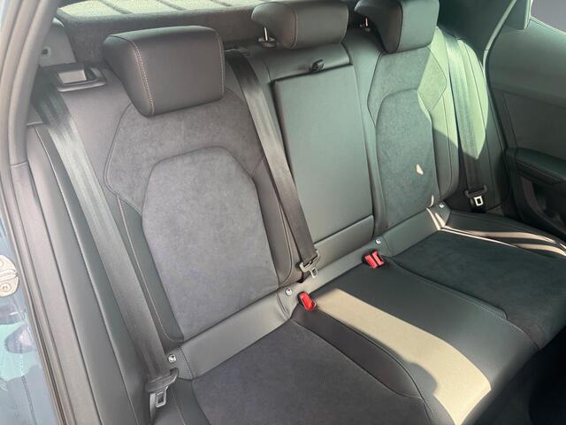 Cupra Formentor 1.5 204pk TSI e-Hybrid Business Parkeersensor voor en achter | 360 area view camera | Sfeerverlichting