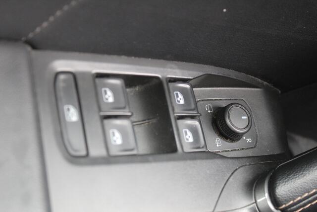 Cupra Formentor 1.5 TSI Business Edition Stuurverwarming l Parkeren Assist l 360 Camera l Apple CarPlay/Android Auto l Adaptief Cruise control l Navigatie I