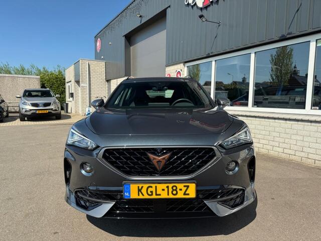 Cupra Formentor 1.4 E-Hybrid VZ 245PK Copper edition VZ stuurwiel Leder 360camera Blindspot etc!