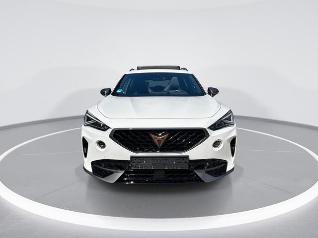 Cupra Formentor 1.4 TSI e-Hybrid 245pk DSG VZ Performance Limited · SOH 96,9% · Panoramadak · Camera · Beats Audio · Inklap. Trekhaak · Elek. Stoel + Geheugen · Stuur- & Stoelverwarming ·