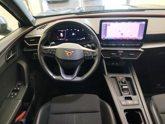 Cupra Formentor 1.4 e-Hybrid Performance / Panorama dak / Navigatie / Stuur en stoelverwarming / Camera / 19 Inch