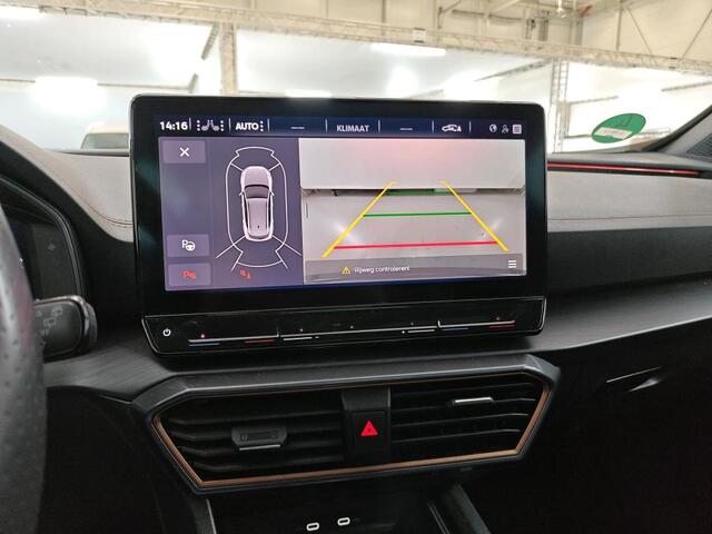 Cupra Formentor 1.4 e-Hybrid VZ Performance / AUTOMAAT/ 245 PK/ TREKHAAK/ PANODAK/ NAVI/ CRUISE/ DIGITAL DASH/ CLIMATE/ STOELVERWARMING/ PARK. SENSOREN + CAMERA