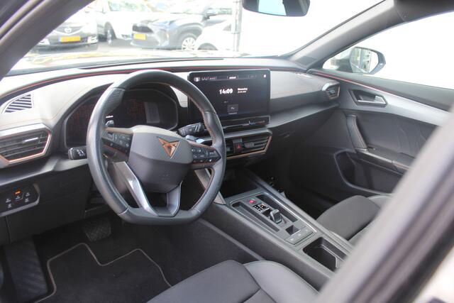 Cupra Formentor 1.4 TSI e-Hybrid Essential All season Banden l Stoel- en Stuurverwarming l parkeren Assist l Rondom sensoren l Apple CarPlay/Android Auto l Adaptief Cruise control l Navigatie I