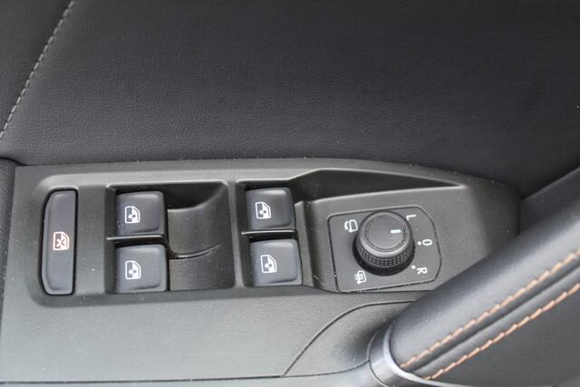Cupra Formentor 1.4 TSI e-Hybrid Essential All season Banden l Stoel- en Stuurverwarming l parkeren Assist l Rondom sensoren l Apple CarPlay/Android Auto l Adaptief Cruise control l Navigatie I