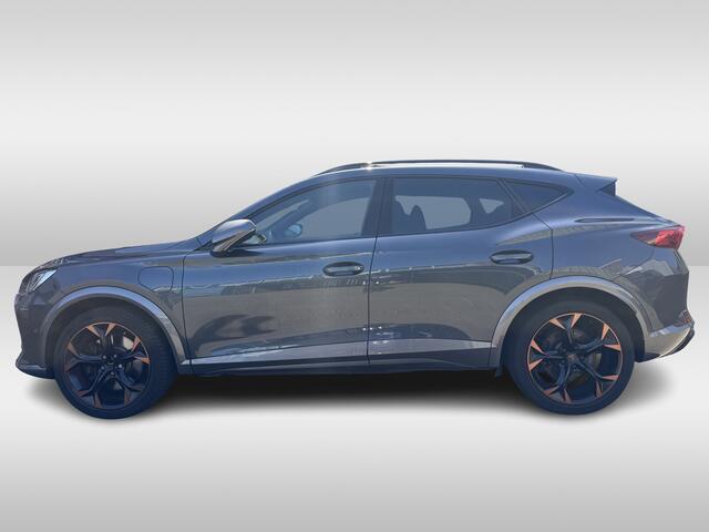 Cupra Formentor 1.4 e-Hybrid 245 pk Performance DSG Automaat Panoramadak / 19"LM velgen / App-connect / Navigatie / Stuurverwarming /