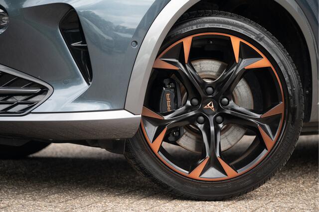 Cupra Formentor 1.4 e-Hybrid VZ Copper Ed. | Trekhaak | Pano | DCC | ACC | 19" | Sfeerverlichting