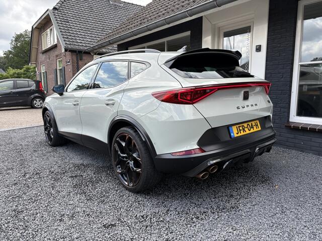 Cupra Formentor VZ5 2.5 390 PK | TAIGA GREY EDITION | No 295/999 | CARBON