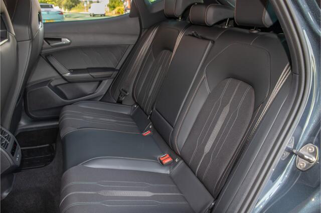 Cupra Formentor 1.4 e-Hybrid 245pk VZ, Stoel & Stuurverwarming, Carplay, Navigatie, Camera, Full LED, Adaptive Cruise.