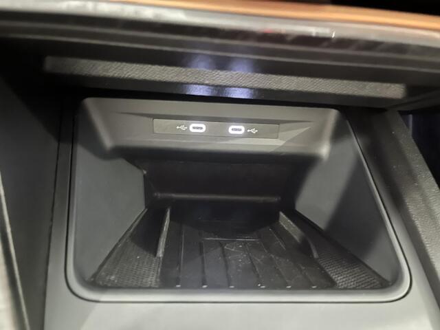 Cupra Formentor 1.4 e-Hybrid VZ Performance | Panoramadak | elektrisch verstelb. bestuurdersstoel met geheugen | stuurwiel verwarming| Apple Carplay&Android auto | 19inch