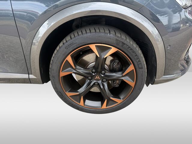 Cupra Formentor 1.4 e-Hybrid VZ Copper Edition | glazen panorama-dak / schuif | Matrix led koplampen | Apple Carplay/Android Auto |