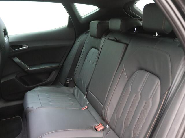 Cupra Formentor 1.4 e-Hybrid VZ Performance 245PK Panoramadak, Trekhaak, 19''LM Velgen, 360gr. Camera, Matrix LED-Verlichting, Stoel-Stuurverwarming, Keyless
