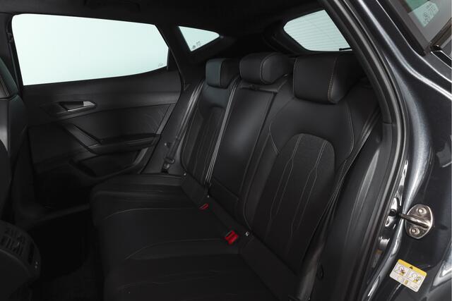 Cupra Formentor 1.5 TSI e-Hybrid 204 PK Business | S/K-Panodak | Matrix Led | Elek Trekhaak | Dig. Cockpit | Adapt. Cruise | Stoel-+Stuurverw. | PDC | Camera | App. Connect | ECC | Elek. Klep | LM 19" | 8592