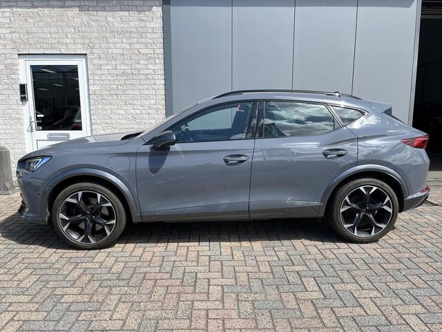 Cupra Formentor 1.4 e-Hybrid VZ Performance / 245 PK/ AUTOMAAT/ KEYLESS/ CRUISE/ CLIMA/ STUUR-STOELVERWARMING/ NAVI/ PARK. SENSOREN + CAMERA