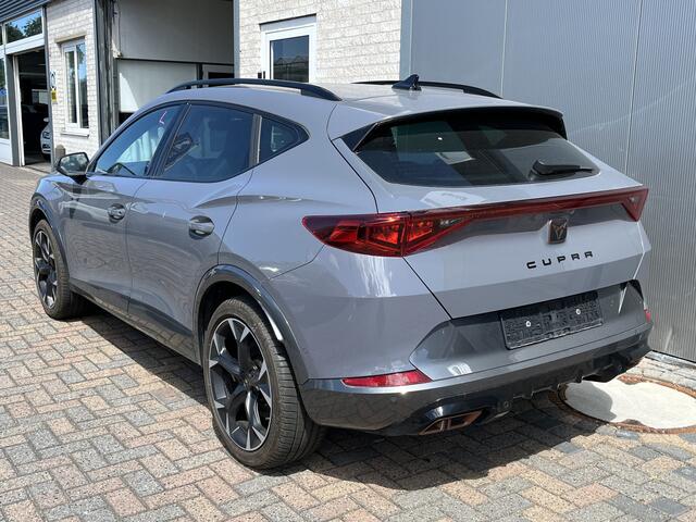 Cupra Formentor 1.4 e-Hybrid VZ Performance / 245 PK/ AUTOMAAT/ KEYLESS/ CRUISE/ CLIMA/ STUUR-STOELVERWARMING/ NAVI/ PARK. SENSOREN + CAMERA