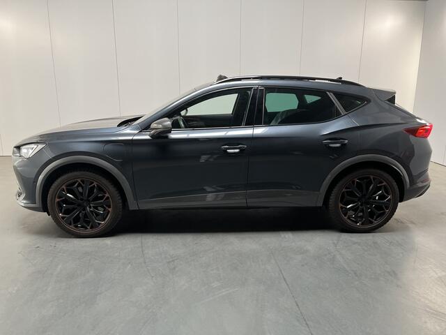 Cupra Formentor 1.4 e-Hybrid VZ Black Edition / 245 PK/ AUTOMAAT/ PANODAK/ MEMORY SEAT/ TREKHAAK/ STOELVERWARM./ 360 CAMERA/ LEDER/ FULL LINK/ NAVI