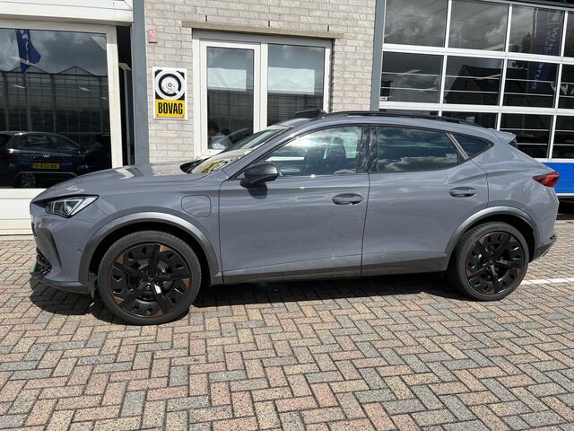 Cupra Formentor 1.4 e-Hybrid VZ Black Edition / 245 PK/ AUTOMAAT/ PANODAK/ SPORTSTOELEN/ NAVI/ KEYLESS/ STOELVERWARM./ 360 CAMERA/ FULL LINK