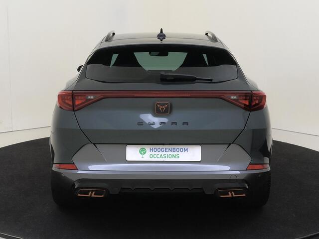 Cupra Formentor 1.4 e-Hybrid Performance | Trekhaak | Bestuurdersstoel met memory | Adaptieve demping | Adaptieve cruise control | Navigatie | Carplay | Stoelverwarming | Dodehoekdetectie |