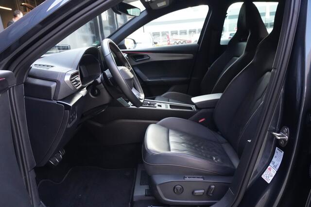 Cupra Formentor 2.0 TSI 4DRIVE VZ | 394pk | Carplay | Stoelverwarming | Camera | Leder Deze CUPRA Formentor is niet zomaar een sportieve SUV. Met zijn krachtige 2.0 TSI benzinemotor, 394 PK, 4Drive vierwielaandrijving en 7-traps automatische transmissie combineert hij indrukwek