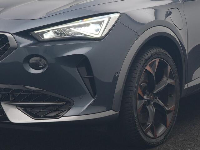 Cupra Formentor 1.4 e-Hybrid VZ Copper Edition PHEV 245pk Dealer O.H | Panodak | Adaptive Cruise | Camera | Sportstoelen & Stuur Verwarmd | Keyless | Blis | Sfeerverlichting | Apple Carplay | DAB | Navigatie | Virtual | 19"L.M | Plug In Hybrid