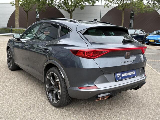 Cupra Formentor 1.4 e-Hybrid VZ Performance VAN: € 32.900,- VOOR: 29.440,- UW HERFSTVOORDEEL: 3.460,- 245 PK | PLUG-IN-HYBRIDE | MEMORY | PANORAMADAK | 360° CAMERA | STOEL- & STUURVERWARMING | DODEHOEK | RIJKLAARPRIJS INCL. 12 MND BOVAG GARANTIE