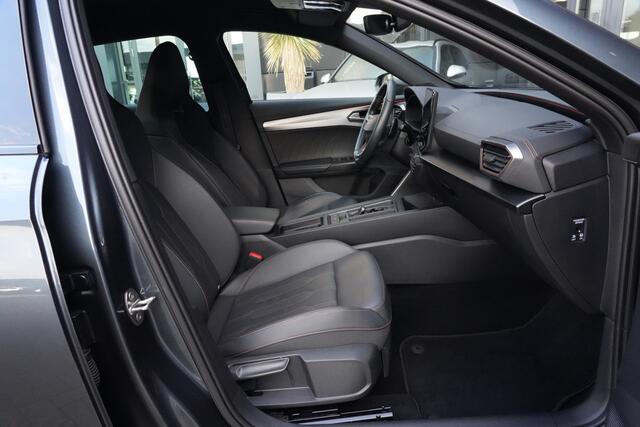 Cupra Formentor 2.0 TSI 4DRIVE VZ | 394pk | Carplay | Stoelverwarming | Camera | Leder Deze CUPRA Formentor is niet zomaar een sportieve SUV. Met zijn krachtige 2.0 TSI benzinemotor, 394 PK, 4Drive vierwielaandrijving en 7-traps automatische transmissie combineert hij indrukwek