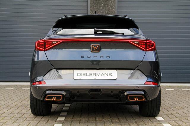 Cupra Formentor 1.4 e-HYBRID 245PK VZ DSG Panorama dak | Cupra stuurwiel | Groot display | 360 camera - alle camera's | Keyless entry | Vol in de opties | Dealer onderhouden | 1e lak | BTW!